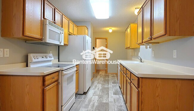 Foto del edificio - 725 Evergreen Cir
