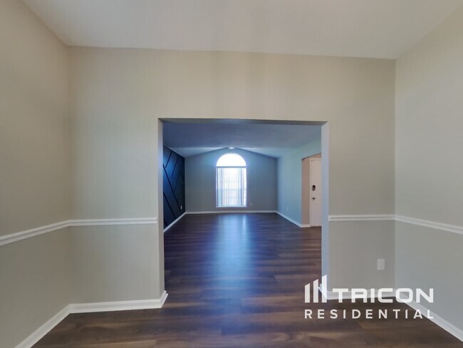 Building Photo - 8738 Falcon Trace Dr N