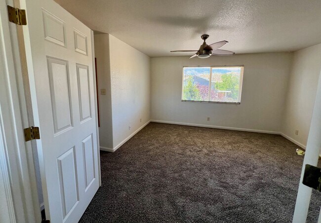 Foto del edificio - 4 Bedroom in North West Reno