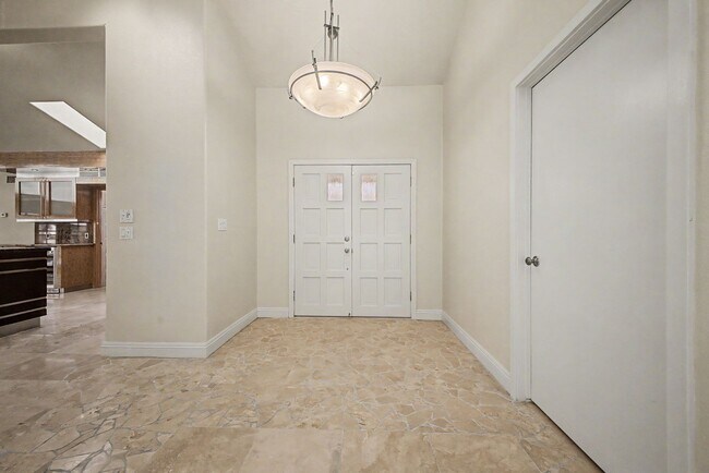 Foto del edificio - Las Vegas Country Club 3 bedroom home with a pool on golf course!