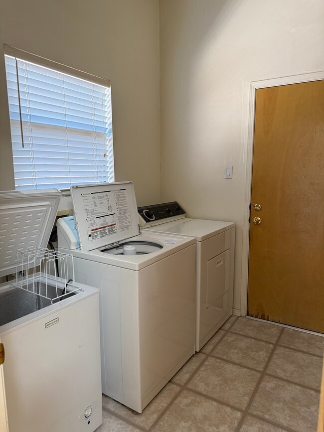 Foto del edificio - 6604 San Blas Pl NW