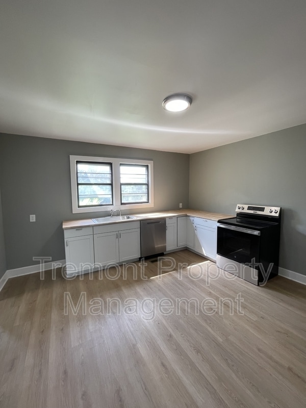 Building Photo - 2019 N Chamberlain Ave