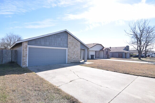 Foto del edificio - 2302 Silverhill Dr