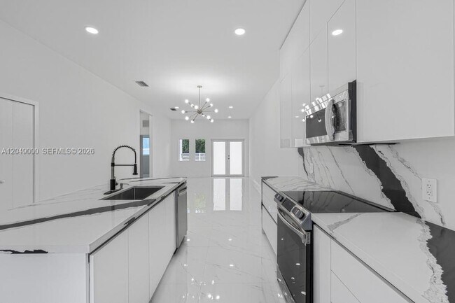Foto del edificio - 2419 NW 97th St