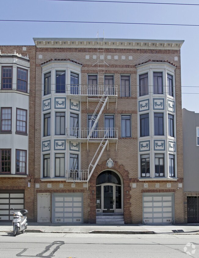 Building Photo - 1565 Chestnut St
