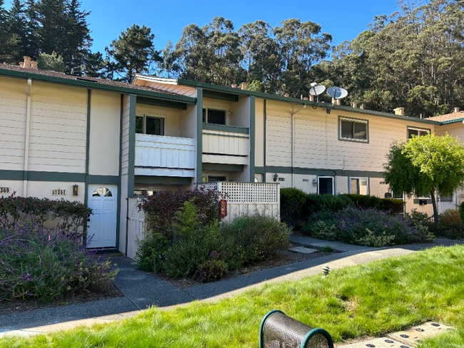 Building Photo - 1365 Terra Nova Blvd