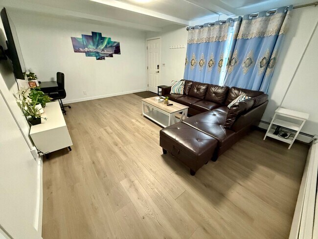 Foto del edificio - 760 8th Ave