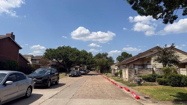 Building Photo - 12517 Newbrook Dr