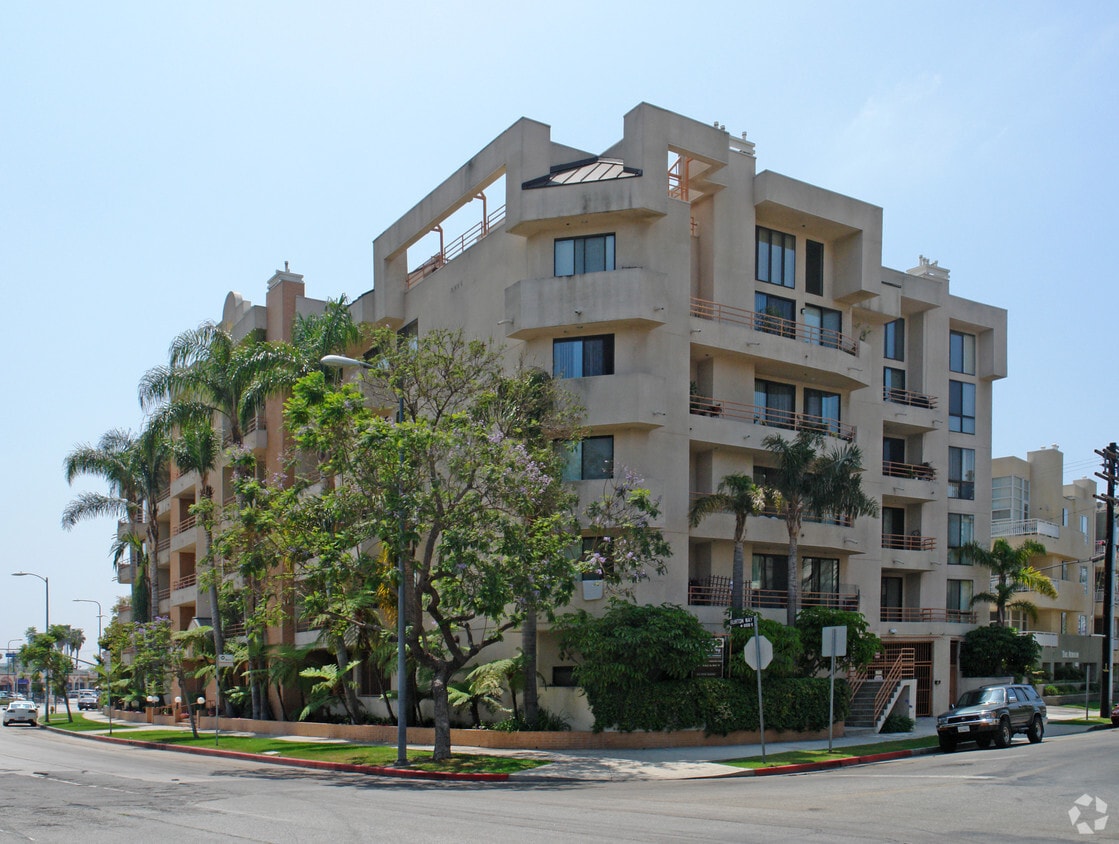 8544 Burton Way, Unit 205 Multifamily in Los Angeles, CA Westside