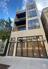 Building Photo - 3244 N Lincoln Ave