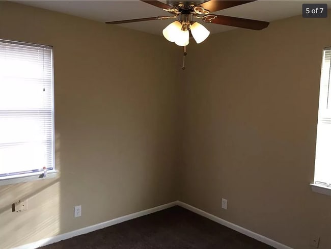 Building Photo - 213 Lake Dr