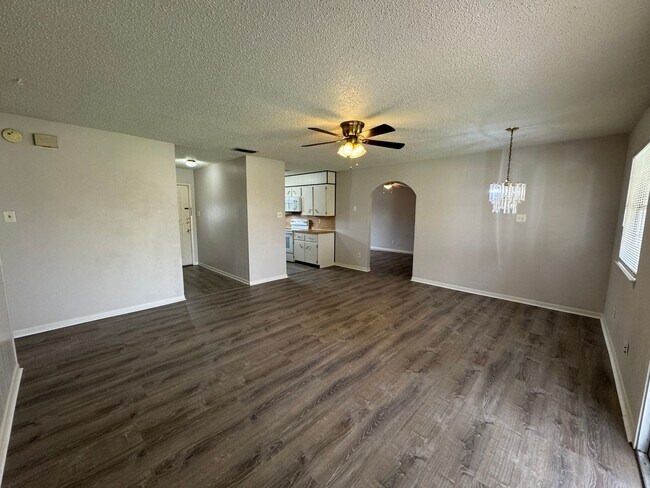 Foto del edificio - 1402 Hammond Dr