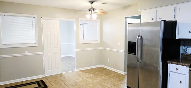 Foto del edificio - 627 Windhaven Dr