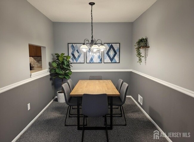 Foto del edificio - 447 Danbury Ln