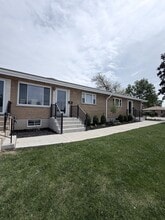 Building Photo - 348 Maple Ave