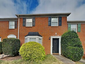Building Photo - 1569 Paces Ferry N Dr SE