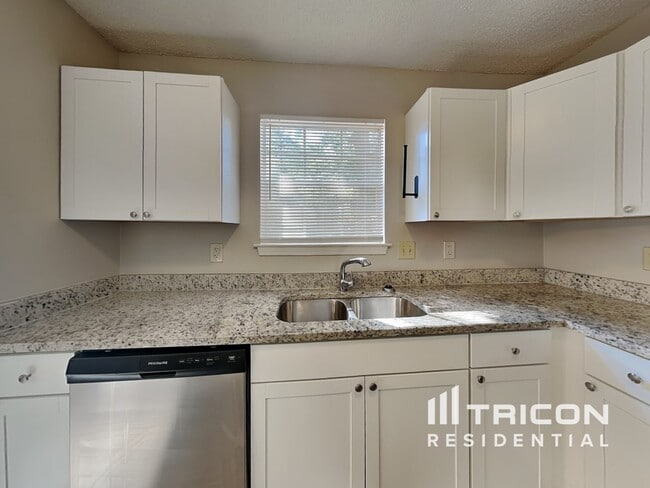 Foto del edificio - 1684 Watercrest Cir