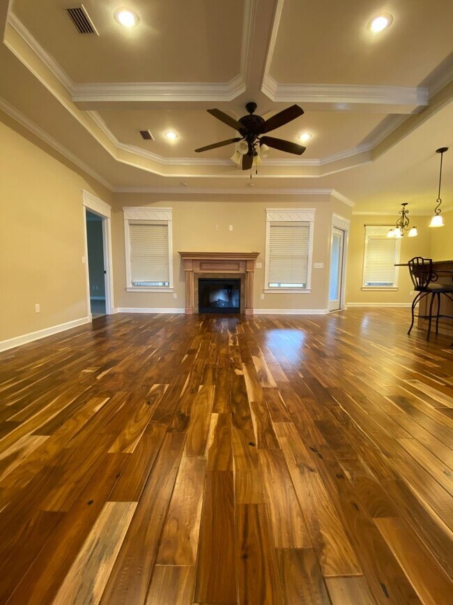 Foto del edificio - Shell Landing East!!! FRESH PAINT!!! NEW FLOORING!!!