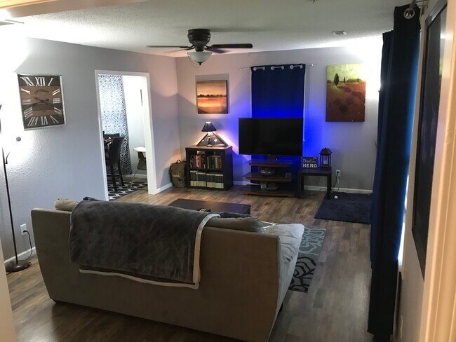 Building Photo - 3000 Maplewood Cir