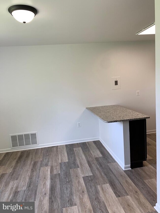Building Photo - 5027 Green Mountain Cir