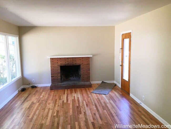 Foto del edificio - Charming Updated 3 Bedroom Home with A/C, Garage & Fenced Backyard in South Salem
