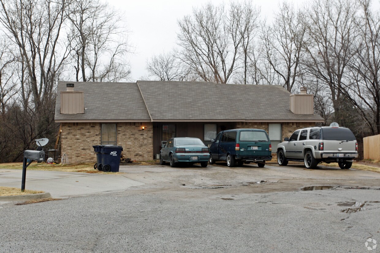 Primary Photo - 1016-1018 Aspen Ct