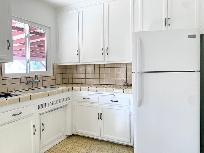 Foto del edificio - Darling 2 bedroom, 1 bath house in great l...