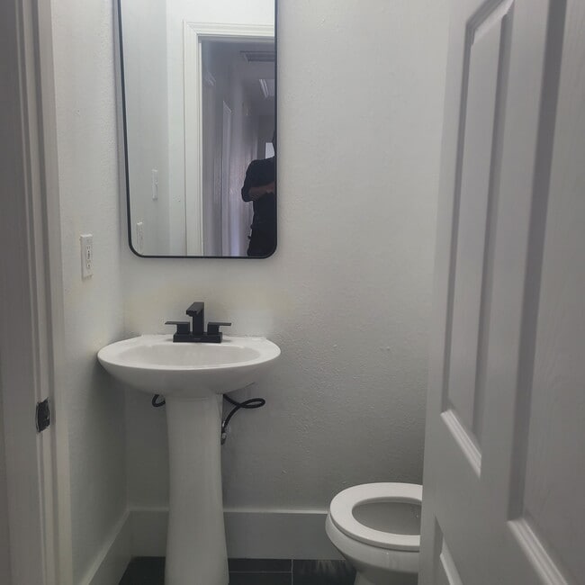 Building Photo - 8830 Stroelitz St