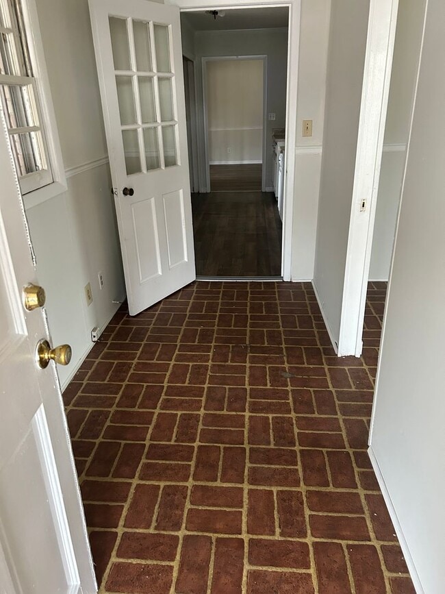 Building Photo - 321 Soperton Ave