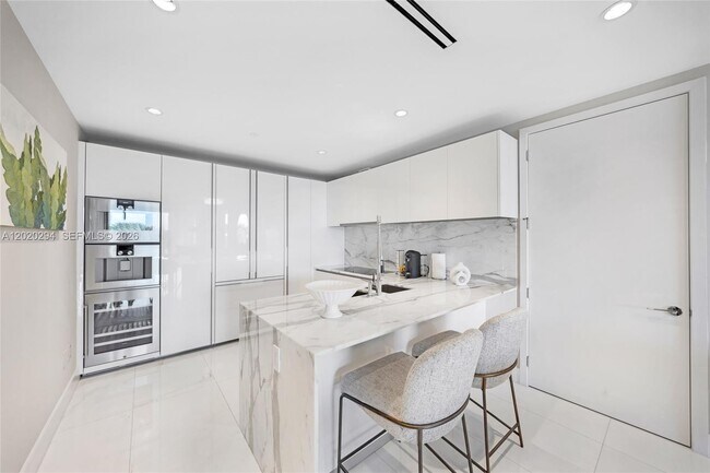 Foto del edificio - 10201 Collins Ave
