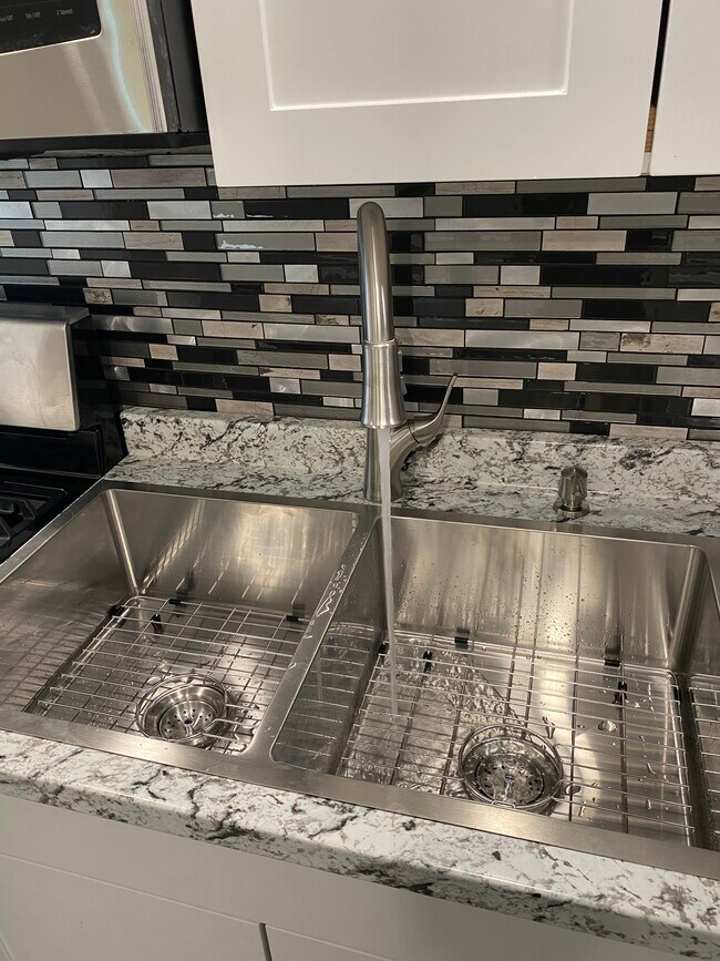 Kitchen - 1030 S Ithan St