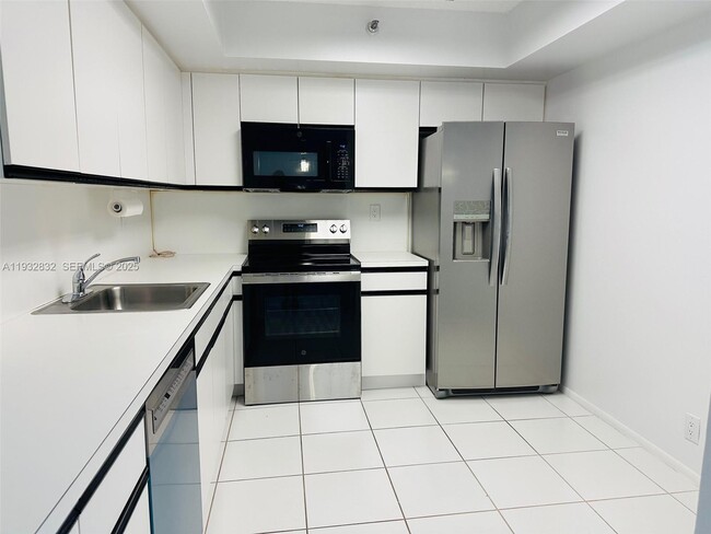 Building Photo - 19101 NE 36th Pl