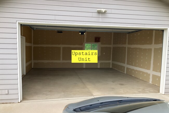 Foto del edificio - 943 Raymond Pl