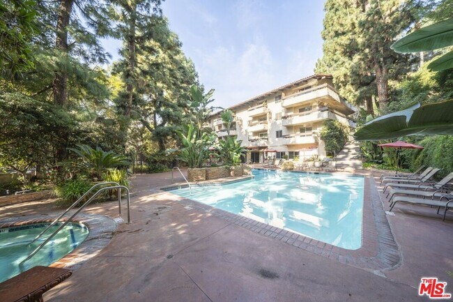 Foto del edificio - 2700 Cahuenga Blvd
