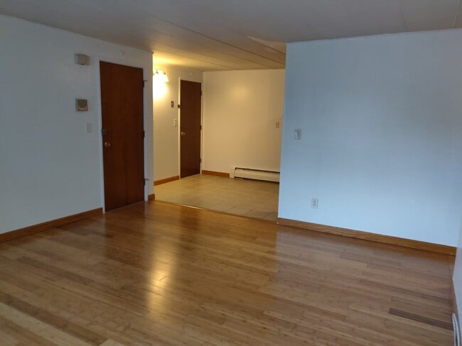 Building Photo - 20 Nelson Dr