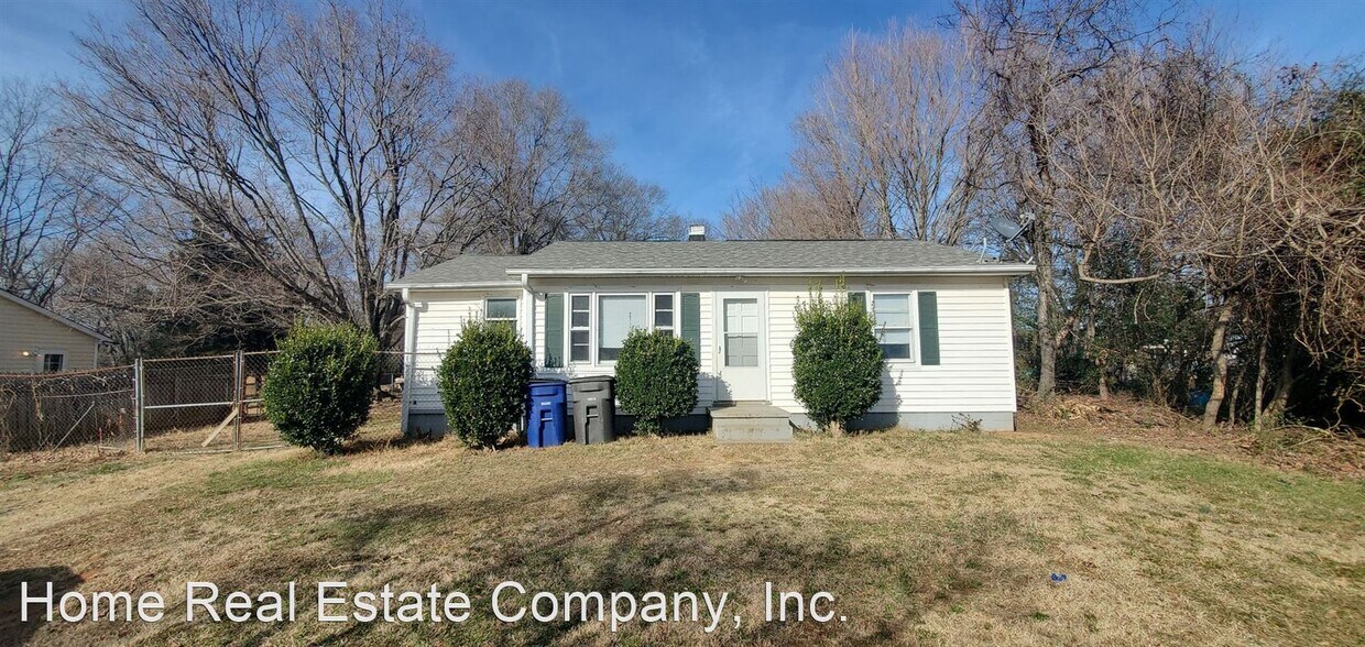 2 br, 1 bath House 2735 Eastwood Drive House Rental in Winston
