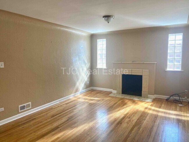 Foto del edificio - 798 Newport St