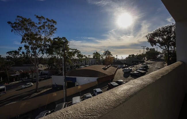 Foto del edificio - 100 Cliff Dr