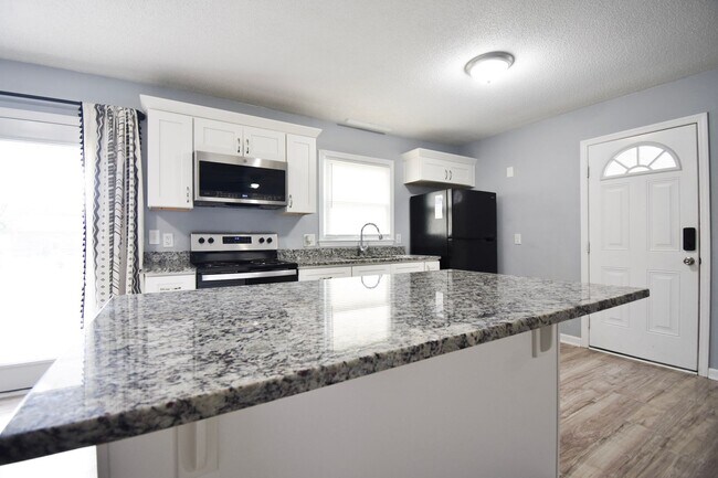 Foto del edificio - 3 Bedroom 2 Bathroom- Pets Considered