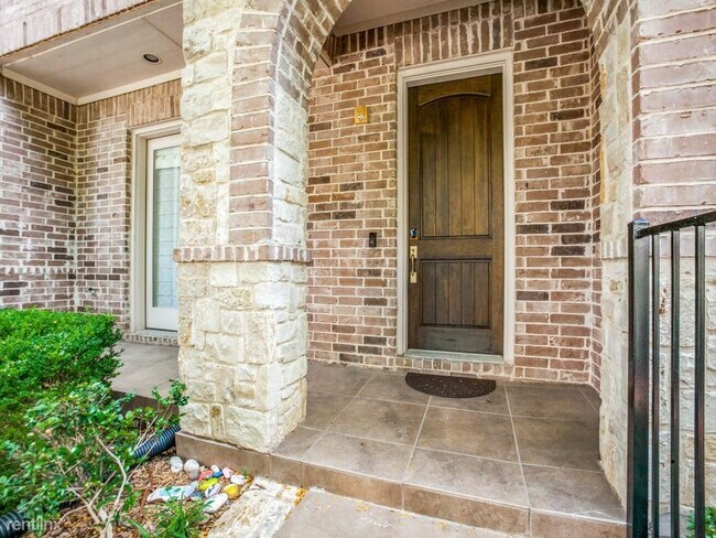 Building Photo - 3 br, 3.5 bath House - 5022 Meridian Ln