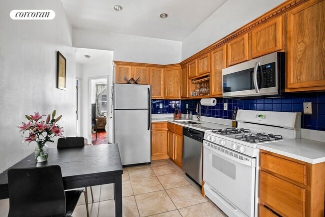 Building Photo - 504 W 168th St