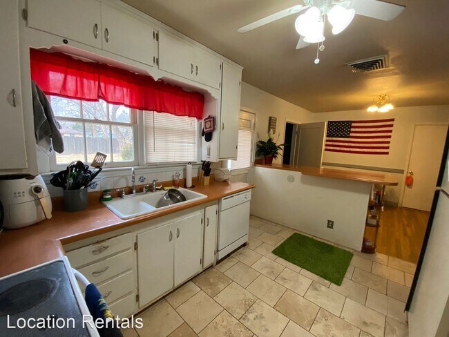 Building Photo - 3 br, 2 bath House - 2812 Canton Avenue