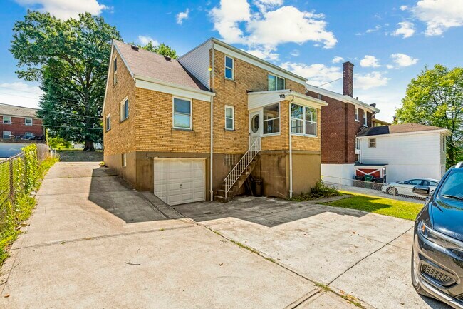 Foto del edificio - 583 Rosemont Avenue