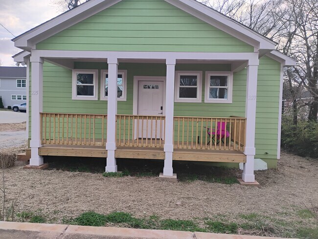 Foto del edificio - 227 N Rocksprings St