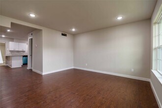 Building Photo - 12046 Beechnut St