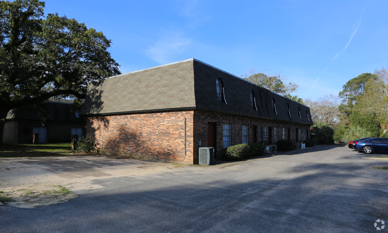 Primary Photo - Palm Oaks Townhomes