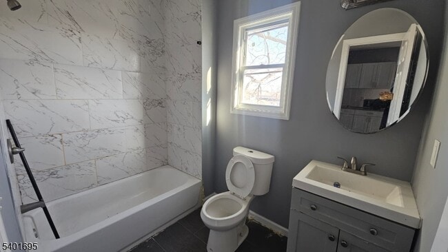 Building Photo - 426 S 9th St