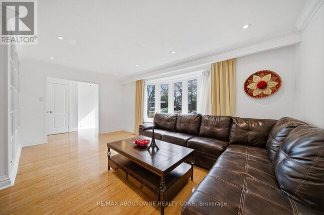 Building Photo - 481 Anthony Dr