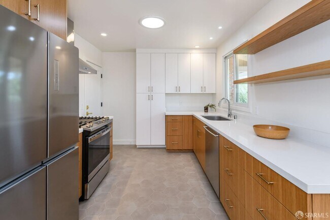Foto del edificio - 14594 Lark St