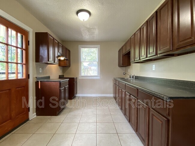 Building Photo - 1031 Randle St